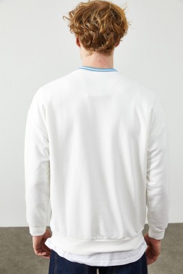 Beyaz Peluş Baskılı Sweatshirt 2KXE8-45351-01 - 5