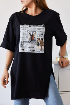 Siyah Gazete Baskılı Boyfriend Yırtmaçlı Tişört 9KXK1-43319-02 - 1