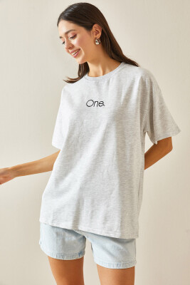 Gri Bisiklet Yaka Yazılı Oversize Tshirt 5YXK1-48703-03 - 2