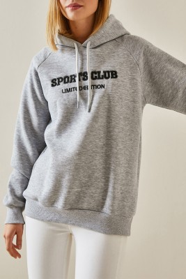 Gri Yazı Detaylı Şardonlu Kapüşonlü Sweatshirt 4KXK8-47596-03 - XHAN