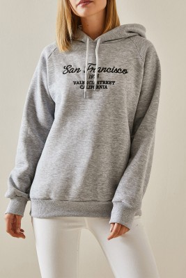 Gri Yazı Detaylı Şardonlu Kapüşonlü Sweatshirt 4KXK8-47599-03 - XHAN