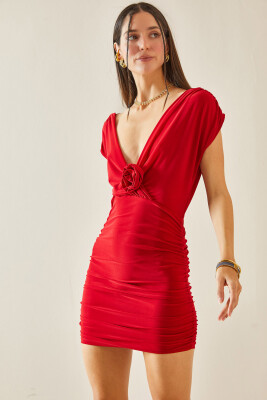 Kırmızı Kruvaze Yaka Gül Detaylı Drapeli Elbise 5YXK6-48425-04 - 5