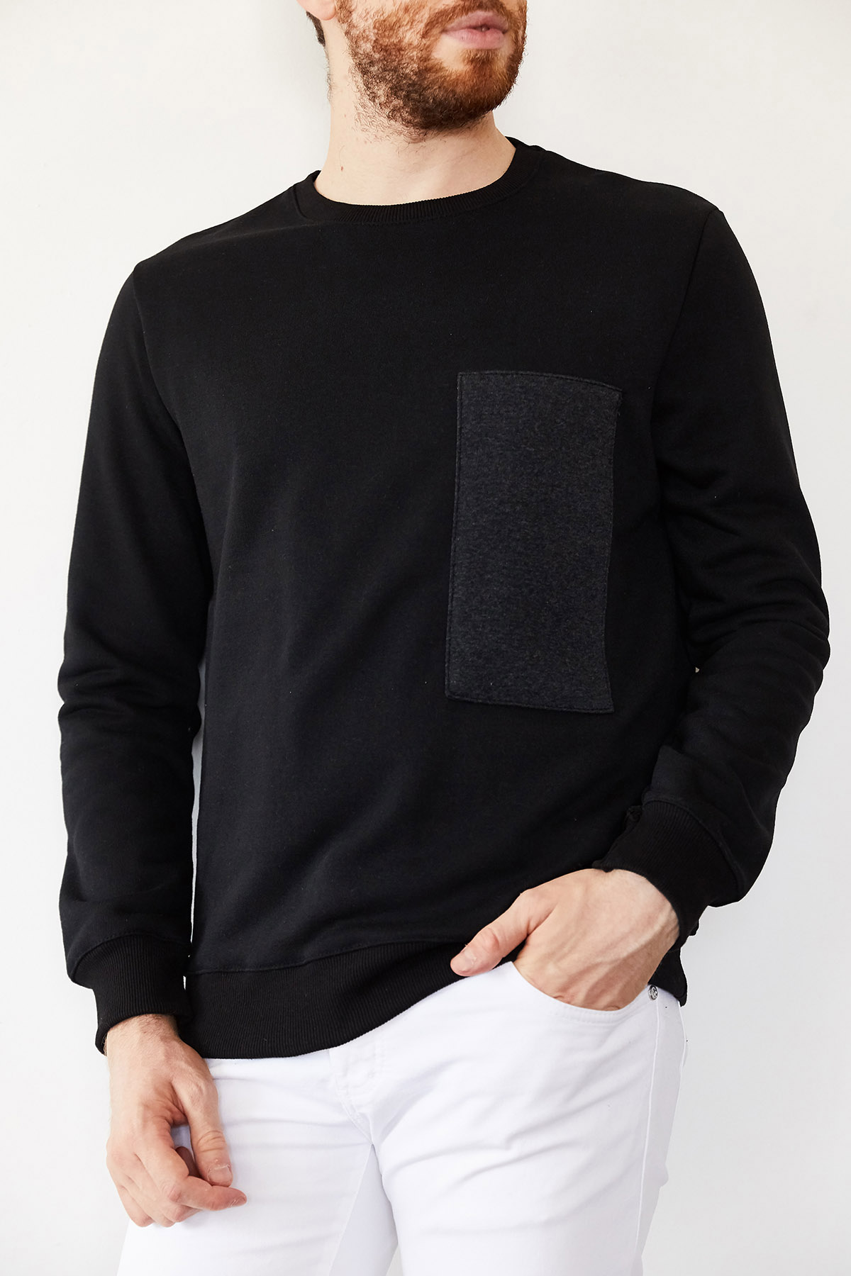 Siyah Göğüs Detaylı Üç İplik Sweatshirt 1KXE8-44132-02 - 2
