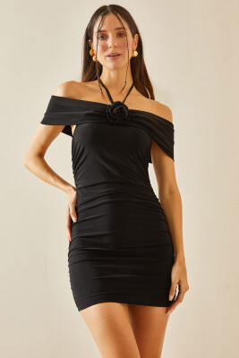 Siyah Kayık Yaka Gül Detaylı & Drapeli Mini Elbise 5YXK6-48352-02 - 2