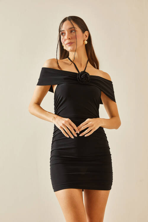 Siyah Kayık Yaka Gül Detaylı & Drapeli Mini Elbise 5YXK6-48352-02 - 5